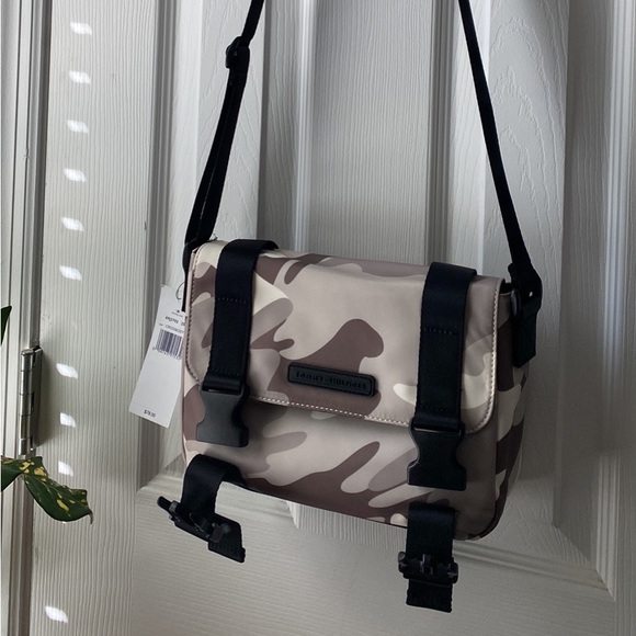 Tommy Hilfiger camp crossbody - Picture 2 of 4
